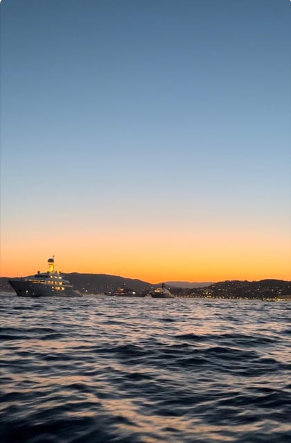 Cannes: Fireworks at Sea - Who will enjoy this boat ride most