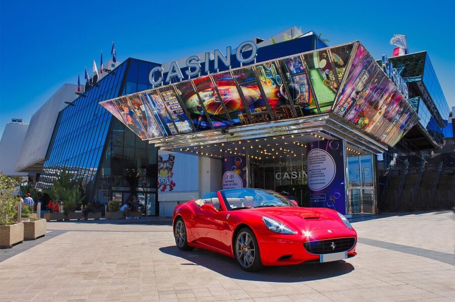 Cannes : Visite guidée en Ferrari sur les routes de Cannes - The Ferrari California sets the tone