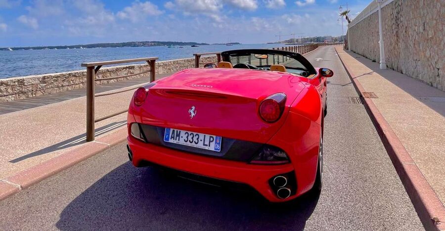 Cannes : Visite guidée en Ferrari sur les routes de Cannes - What the $274 group price really buys