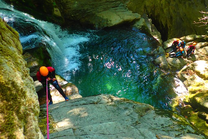 Canyoning Grenoble: the Furon canyon - Entering Furon Canyon after the downhill walk