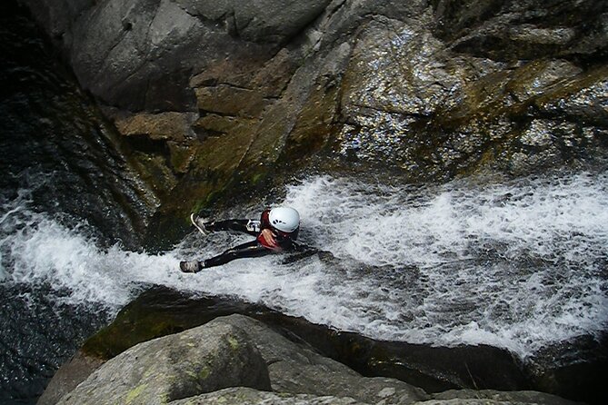 Canyoning tour Aero Besorgues -half day - Abseiling and moving through waterfalls