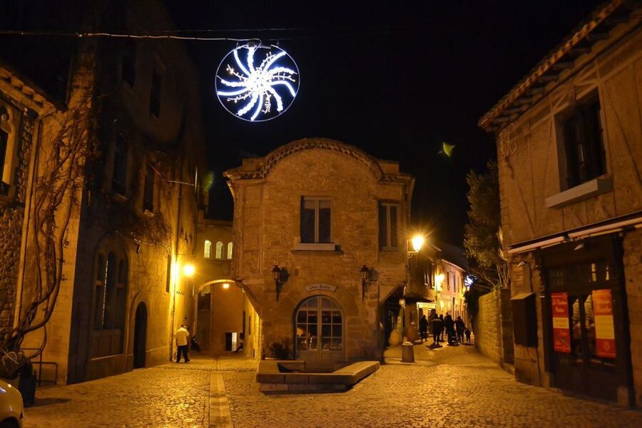 Carcassonne: Private Guided Tour of the Medieval Fortress - The two-hour visit through the Cité