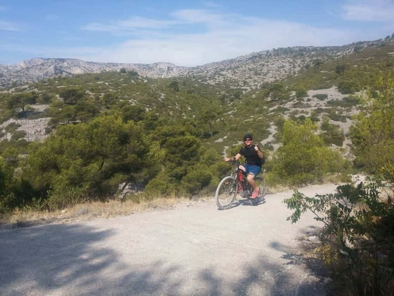 Cassis: Calanques and Viewpoints Tour by Mountain E-Bike - From the village to a quiet vineyard track