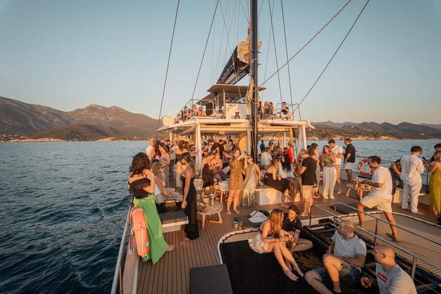 Catamaran half-day excursion - FAQ