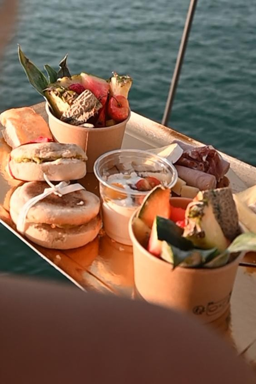 Catamaran Lucile | Sunday brunch - What the three-hour schedule feels like