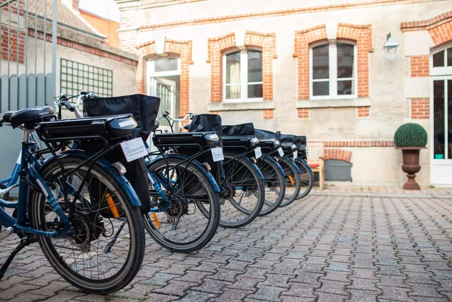 Champagne: E-Bike Champagne Day Tour with Tastings and Lunch - Starting at Le Clos Corbier and getting comfortable on the bikes