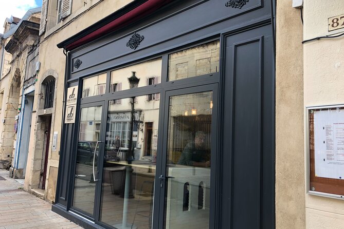 Cheese and Wine Pairing 1-Hour Session in Dijon - Why Emeline makes the lesson approachable