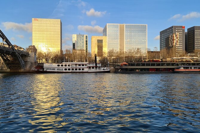 Deluxe Paris Shore Excursion from Le Havre with Seine Cruise - Eiffel Tower photographs, not an inside visit