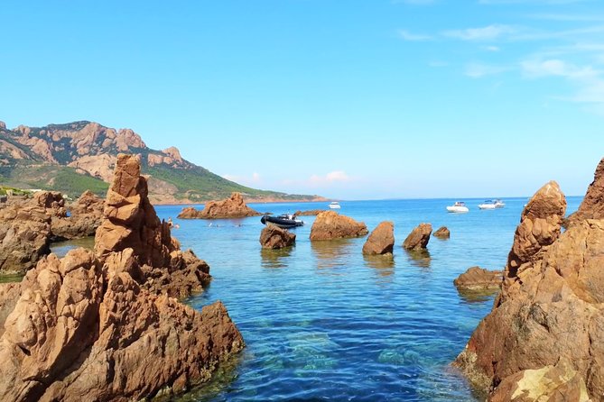 Departure from Fréjus: Estérel, Calanques and red rocks - Why the Esterel coast works so well from a boat