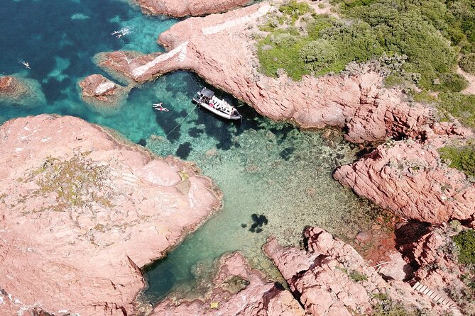 Departure from Saint-Raphaël - The creeks of Estérel - The swimming and snorkeling stop