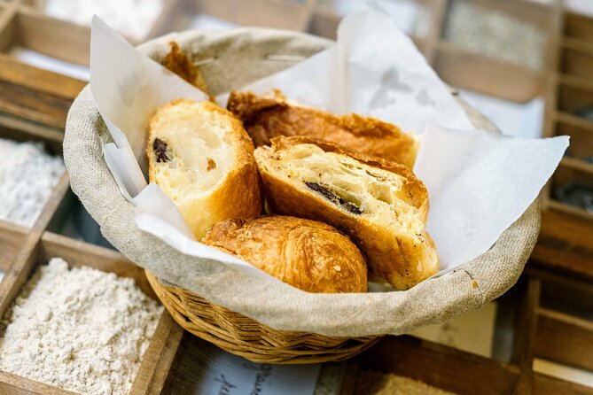 Devour Bordeaux: Ultimate Food & Wine Tasting Tour - The modern Dunes Blanches pastry