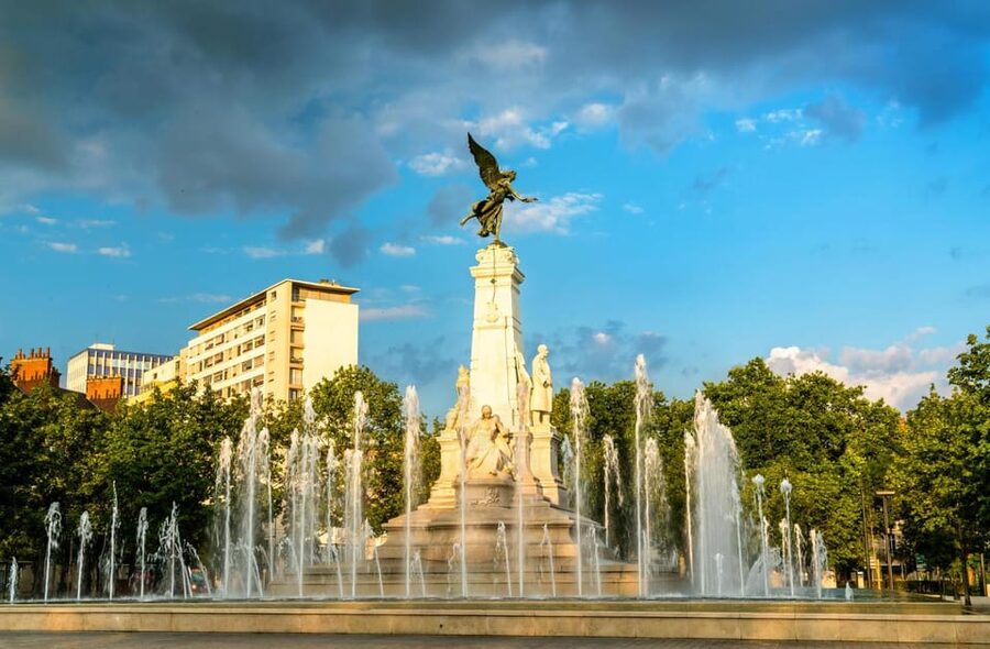 Dijon: Express Walk with a Local in 60 minutes - Who should book this Dijon introduction?