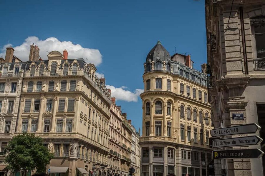 Dijon: Express Walk with a Local in 60 minutes - Reading the medieval center at walking speed