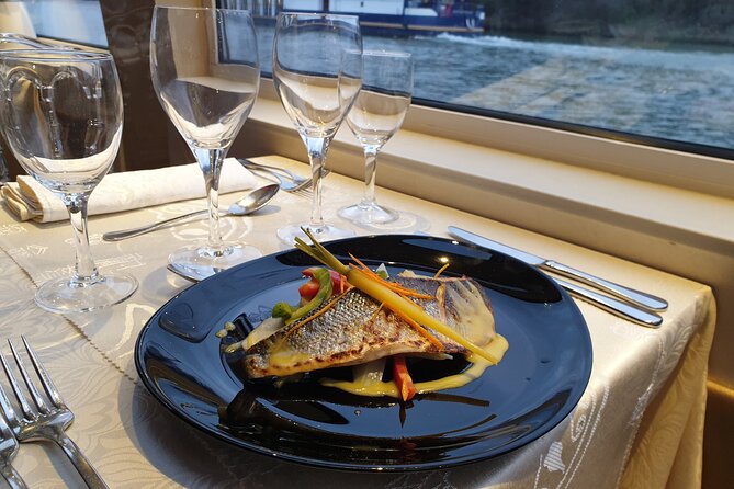 Dinner Cruise Prestige Check-out from the Eiffel Tower - The best occasions for this cruise