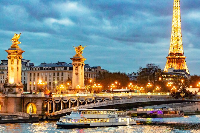 Dinner Cruise Prestige Check-out from the Eiffel Tower - What you see from Pont Alexandre III to the central Seine