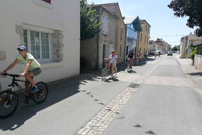 Discovery Day in the footsteps of the Builder Monks - Two hours by bike toward the village of Maillé
