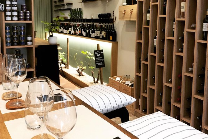 Discovery of the Bordeaux vineyard in 3 wines - Cheese, ham, and the Basque connection