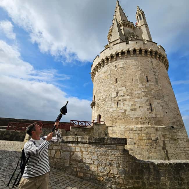 Discovery Walking Tour of La Rochelle - Meeting beside the anchor at Place de la Chaîne