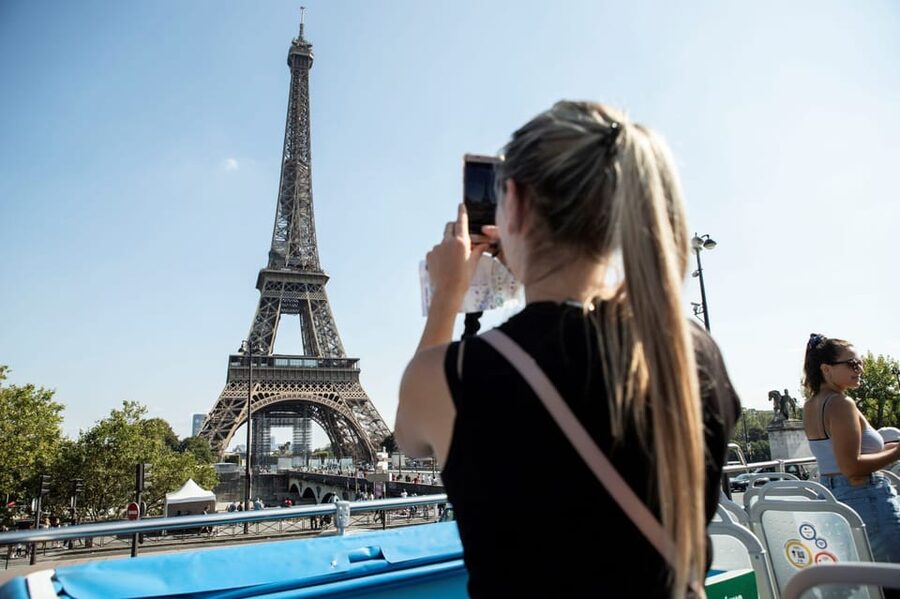 Disneyland Paris: Bus Sightseeing Tour in Paris - The ride from Disneyland to Paris
