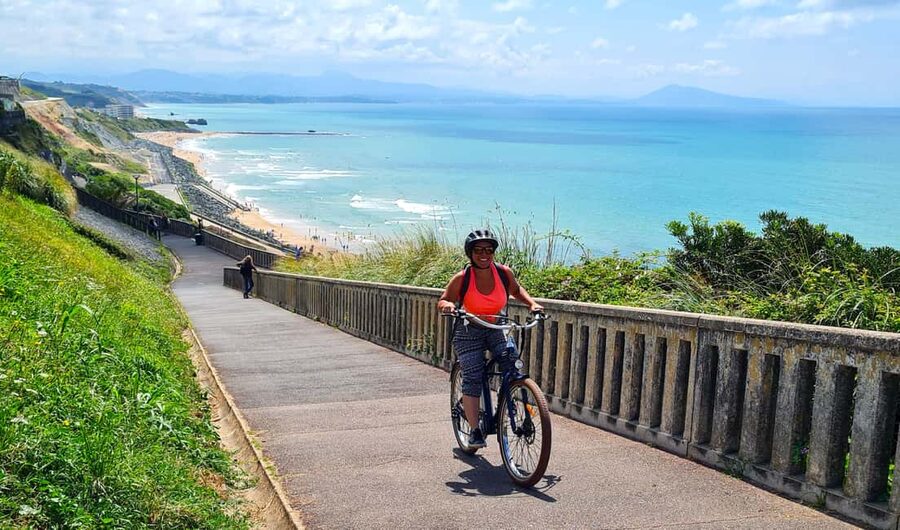 E-bike Guided Tour Biarritz & small villages - Starting in Bidart with a careful bike briefing