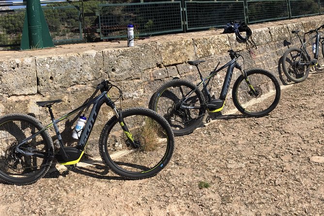 E-Bike tour of Sainte Victoire Mountain, Aix-en-Provence - Viewpoints, lavender fields, and the mountain setting