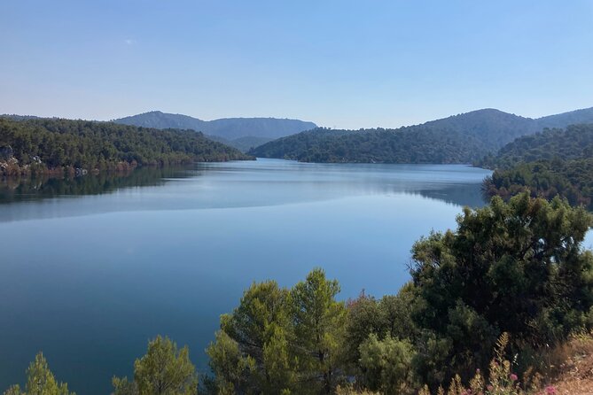 E-Bike tour of Sainte Victoire Mountain, Aix-en-Provence - A guide who connects the ride to Aix