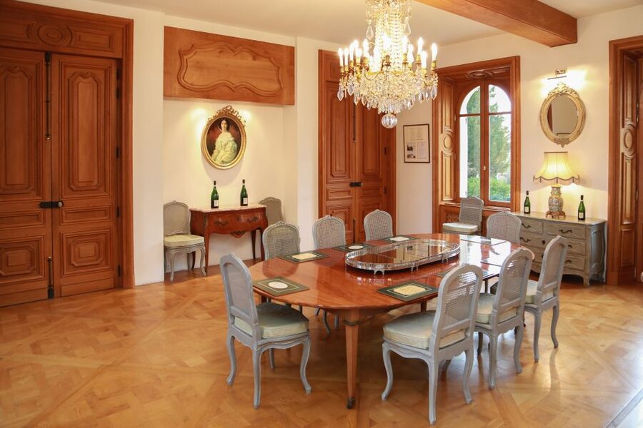 Epernay: Winery and Cellar Tour with Champagne Tasting - Who will enjoy this cellar tour most?