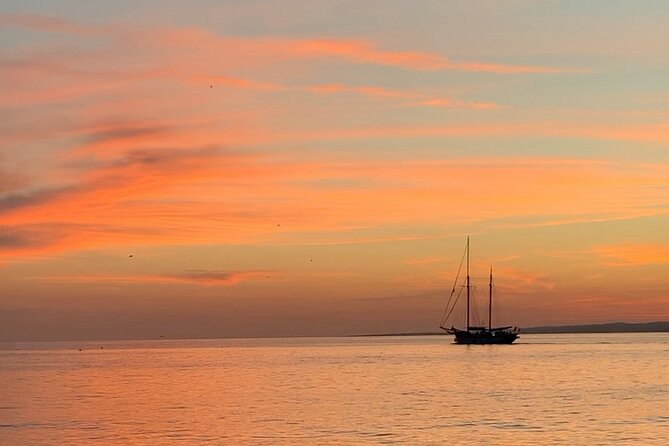 Evening cruise at sunset - What you eat and drink aboard the Alliance