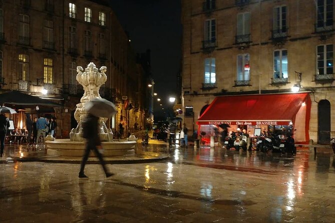 Exclusive ! Discover Vibrant Bordeaux at Night :Night Tour! - Entering the old city through Porte Cailhau