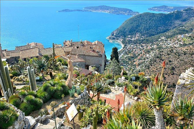 Excursion partagée Eze, Monaco & Monte Carlo from Nice - Villefranche-sur-Mer gives you the first great view