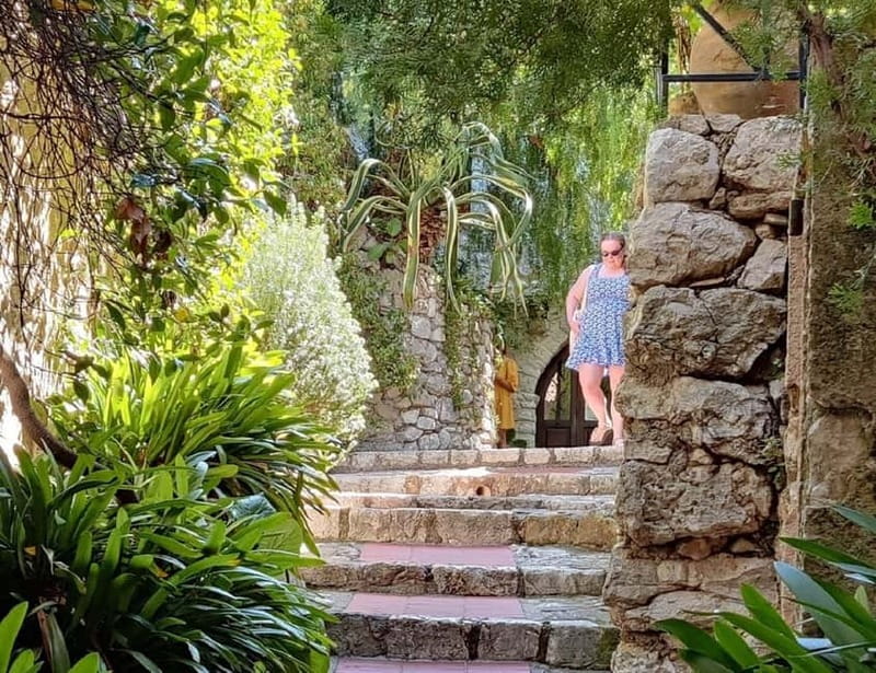 Èze: Walking Tour with a Local Guide - What the 90-minute schedule feels like