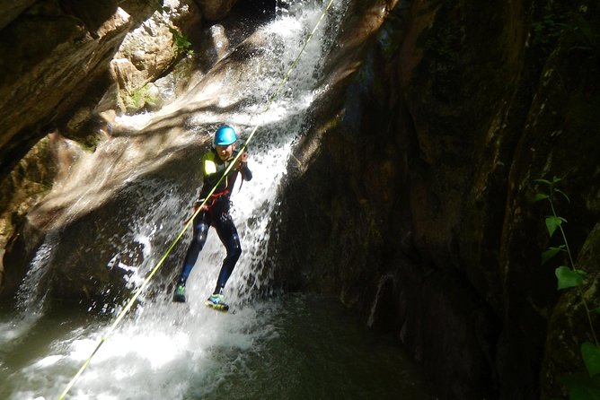 First canyoning in Grenoble in the Vercors - Guides who shape the day