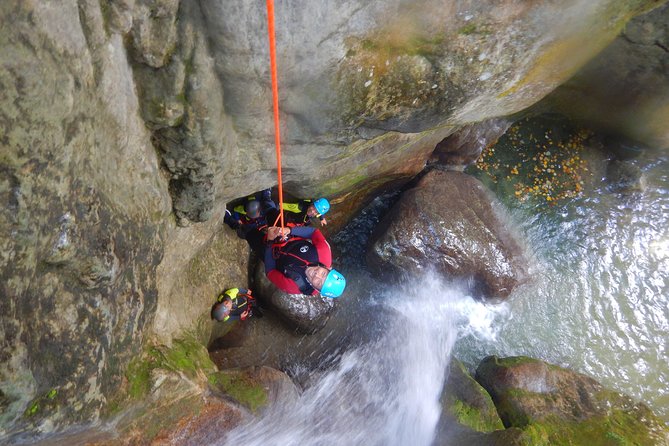 First canyoning in Grenoble in the Vercors - Reaching the gorge from the meeting point