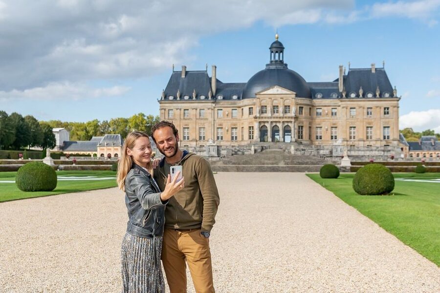 Fontainebleau & Vaux-le-Vicomte Châteaux Day Tour from Paris - The 9:15 coach departure from Paris