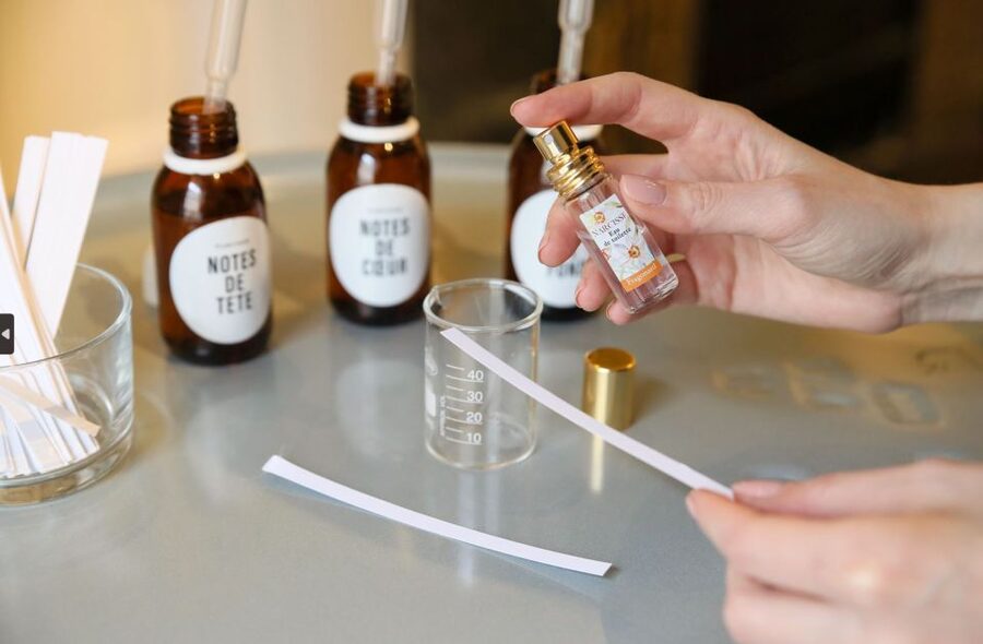 Fragonard Paris - Mini Perfume workshop - only in Spanish - Who will enjoy this best?