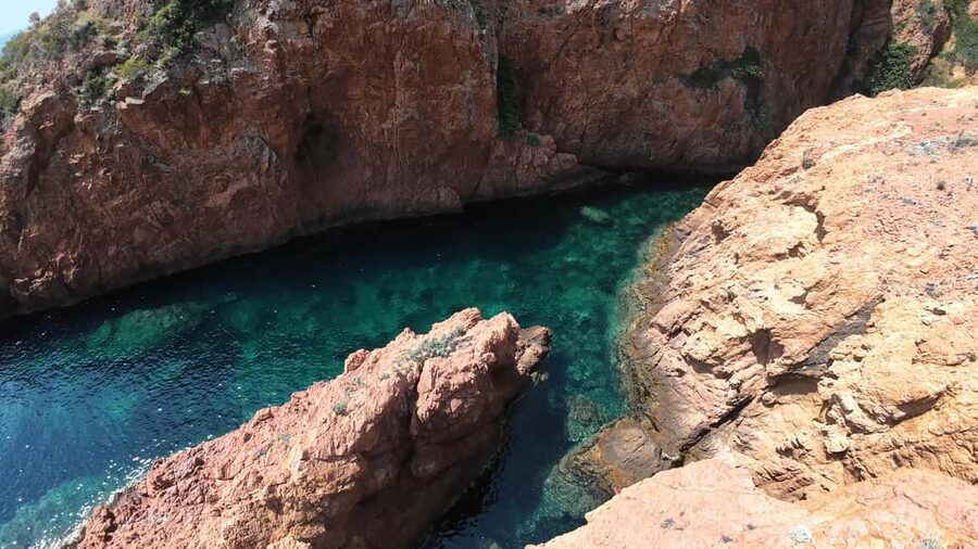 Fréjus: Sea and Creeks Boat Tour with Snorkeling and Drinks - Cruising toward Cap Dramont and Agay Bay