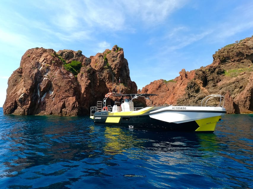 Fréjus: Sea and Creeks Boat Tour with Snorkeling and Drinks - The fast return, music, and drinks