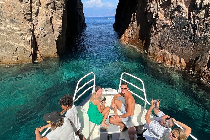 Friendly discovery of Scandola Calanques de Piana and meal stop at Girolata - Leaving Cargèse and watching for the Genoese tower