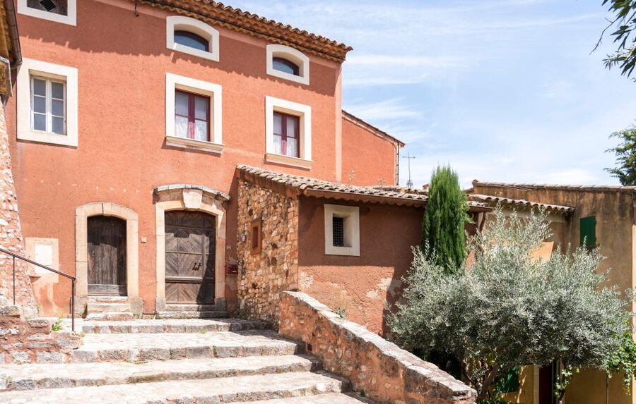 From Aix-en-Provence: Cassis & Luberon Full-Day Tour - The Luberon begins with Lourmarin