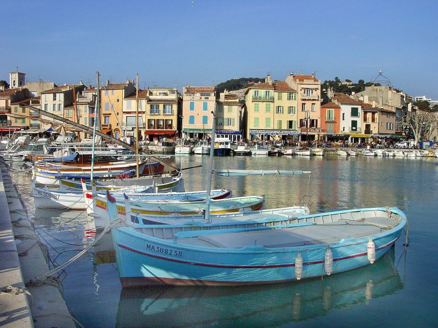 From Aix-en-Provence: Cassis & Luberon Full-Day Tour - Roussillon brings color to the afternoon