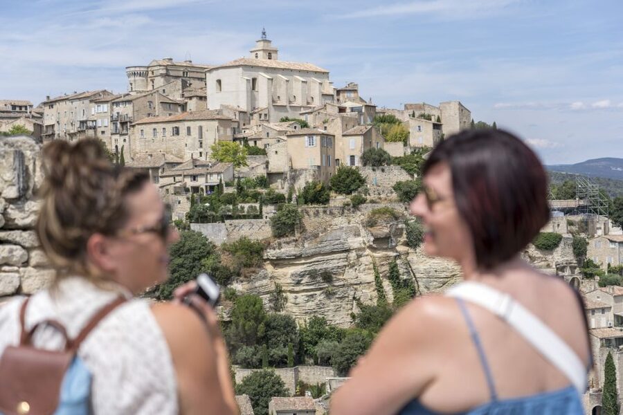 From Aix-en-Provence: Luberon Hilltop Villages Half-Day Tour - Roussillon, where the color changes