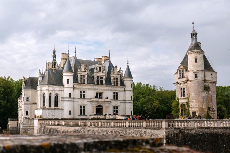 From Amboise: Chambord and Chenonceau Tour with Lunch - Château de Villesavin brings the day down to earth