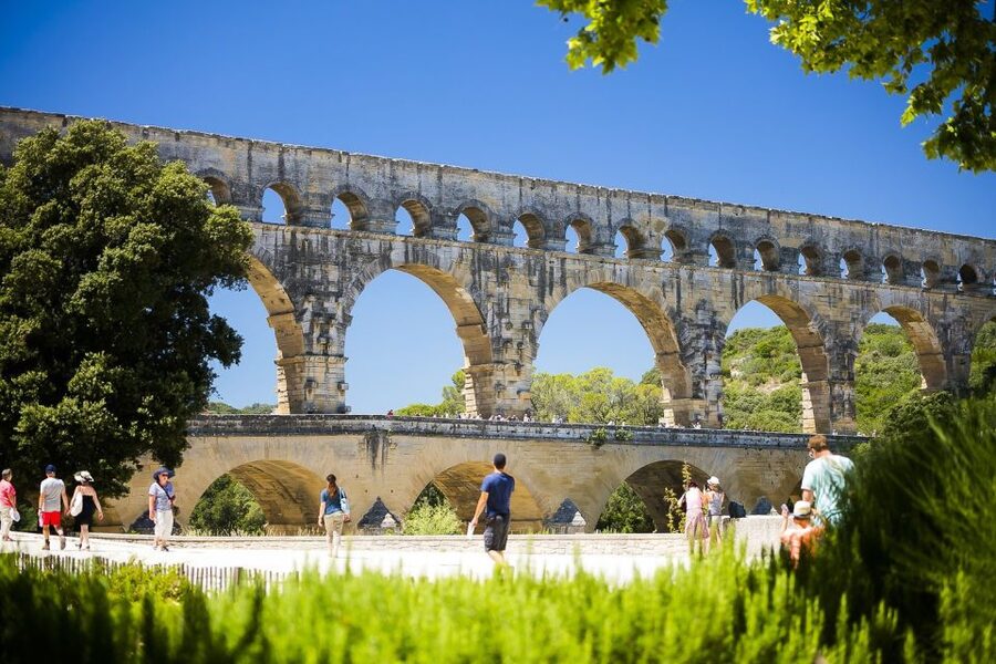 From Avignon: Full-Day Best of Provence Tour - The van, group size, and guide quality