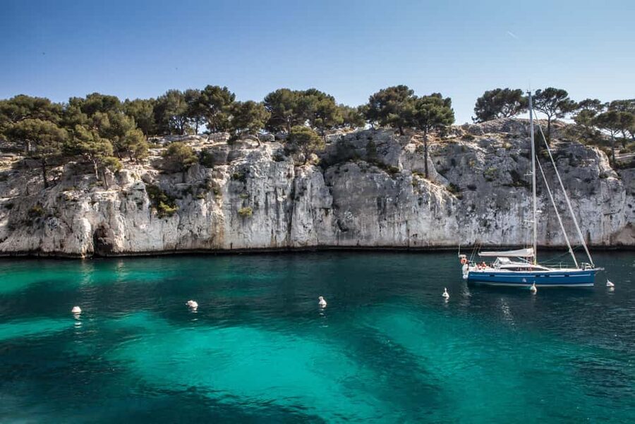 From Bandol: Visit the 13 calanques of Cassis & Marseille - Why this Bandol cruise is different