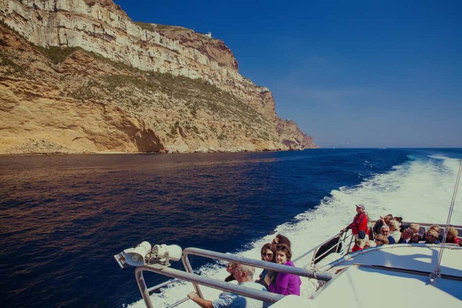 From Bandol: Visit the 13 calanques of Cassis & Marseille - Cap Canaille and the approach to Cassis