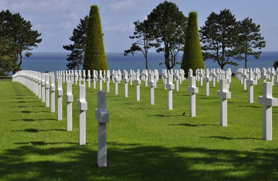 From Bayeux: American D-Day Sites in Normandy Full-Day Tour - What the Mercedes minivan adds to the day