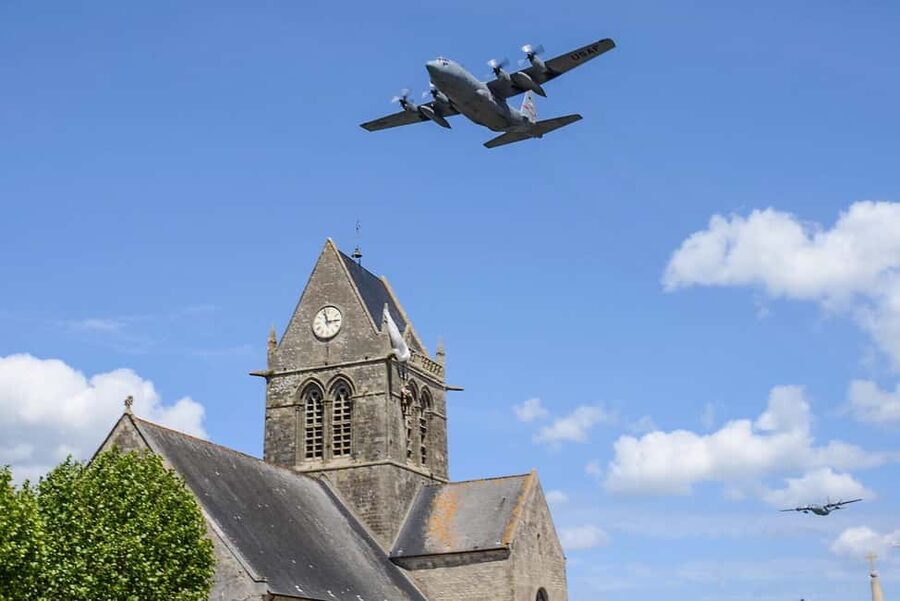 From Bayeux: D-Day American Beaches and US Airborne Day Tour - Sainte-Mère-Église and the Airborne Museum