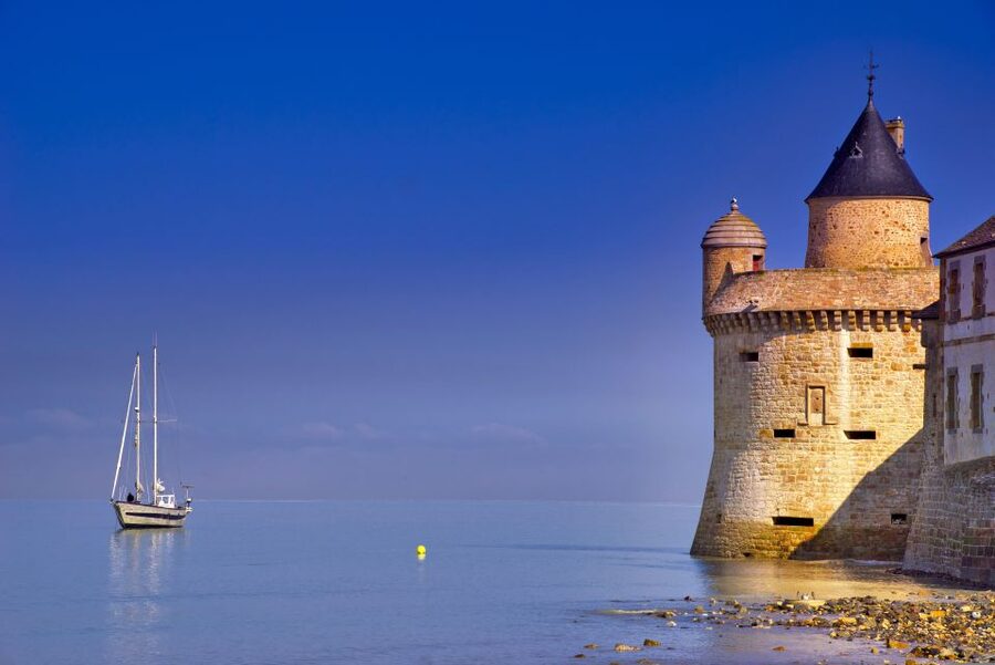 From Bayeux: Full Day Guided Tour to Mont Saint Michel - Lunch, shopping, and 105 minutes at your own pace