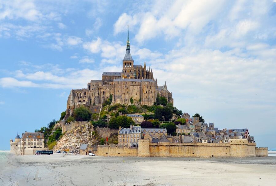 From Bayeux: Full-Day Mont Saint-Michel Tour - Two hours to eat, shop, and explore