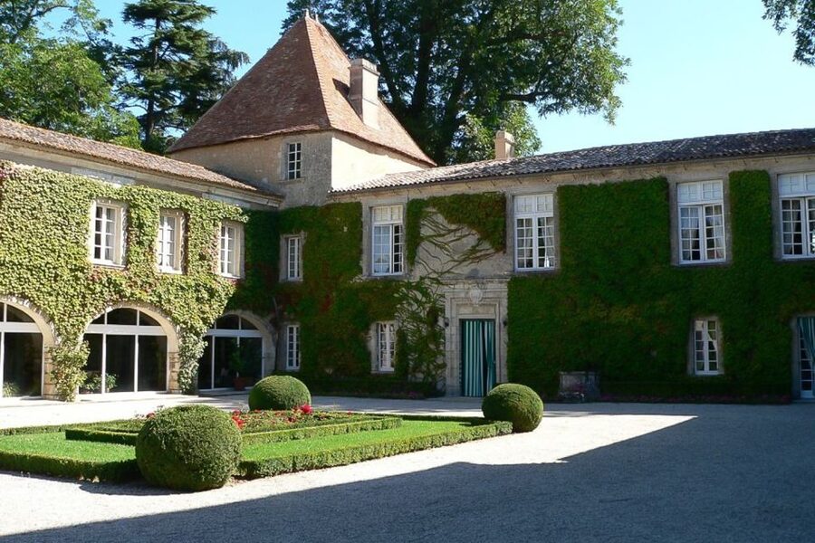 From Bordeaux: Full-Day Medoc Wine Tour - Leaving Bordeaux for the château road